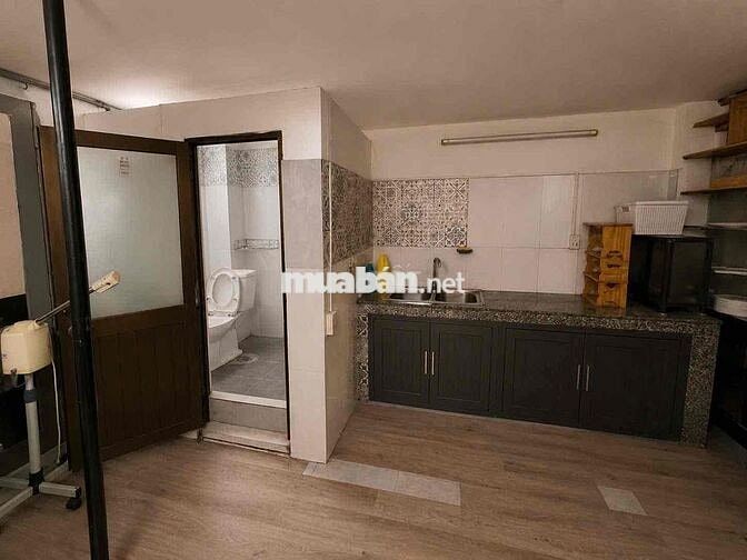 Nhà mặt tiền nguyên căn cho thuê