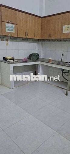 nhà 1 lầu 2 phòng ngủ 2 tollet.sơn mới sạch sẽ 