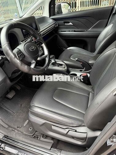Hyundai Stargazer 1.5CC bản 6 ghế Thương Gia Đen