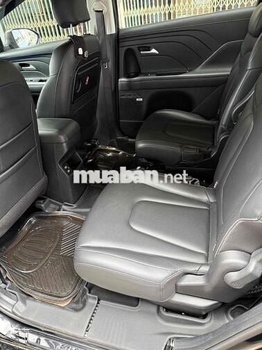 Hyundai Stargazer 1.5CC bản 6 ghế Thương Gia Đen