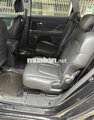 Hyundai Stargazer 1.5CC bản 6 ghế Thương Gia Đen