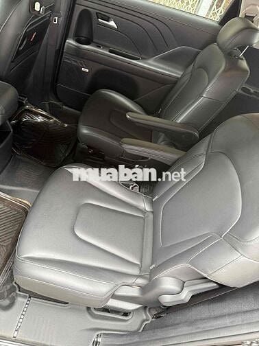 Hyundai Stargazer 1.5CC bản 6 ghế Thương Gia Đen