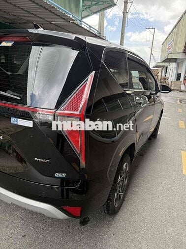 Hyundai Stargazer 1.5CC bản 6 ghế Thương Gia Đen