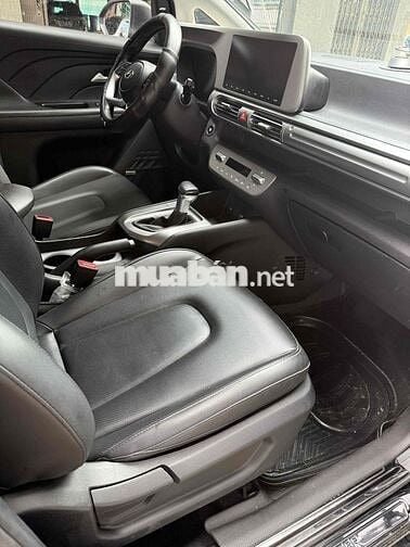 Hyundai Stargazer 1.5CC bản 6 ghế Thương Gia Đen