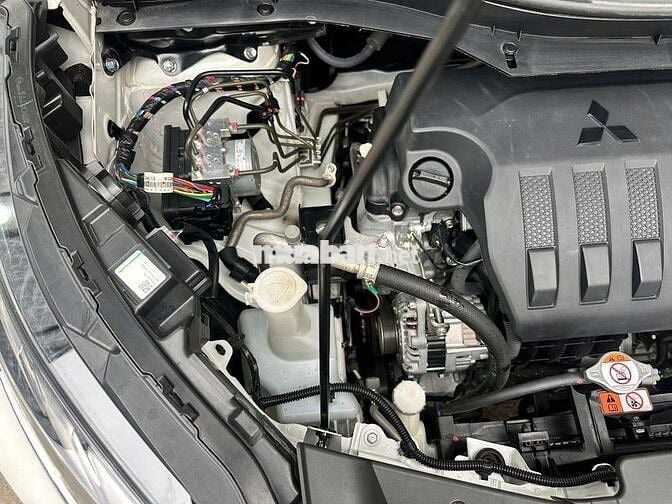 Mitsubishi Xpander Premium 2025 1.5L,màu trắng,3v7