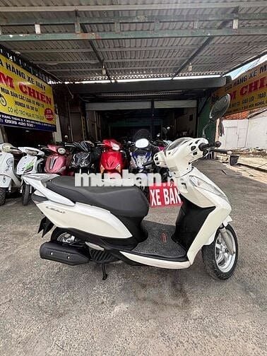 Honda Lead Trắng