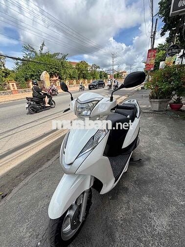 Honda Lead Trắng