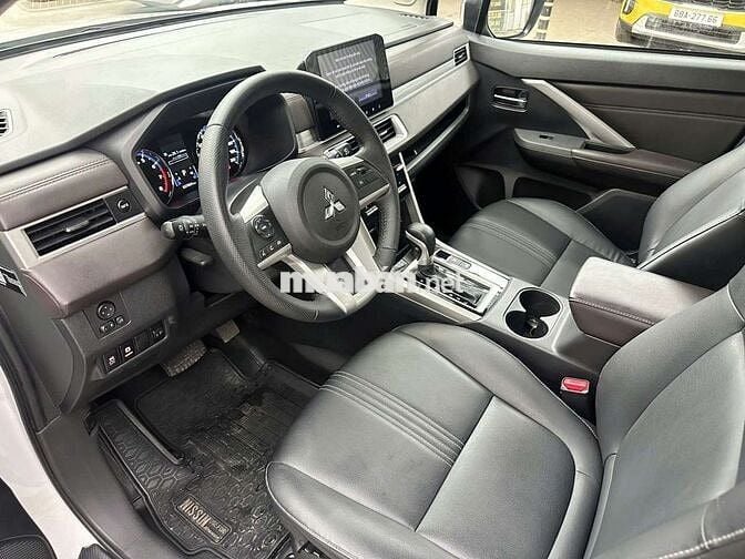 Mitsubishi Xpander Premium 2025 1.5L,màu trắng,3v7
