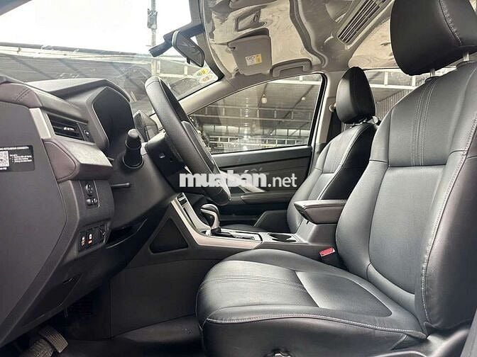 Mitsubishi Xpander Premium 2025 1.5L,màu trắng,3v7