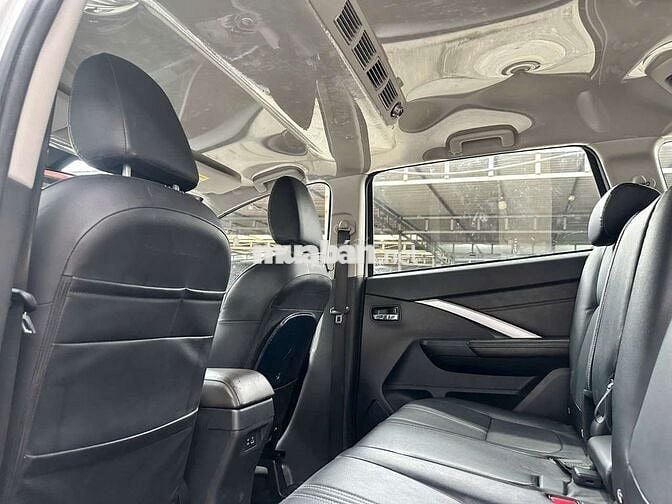 Mitsubishi Xpander Premium 2025 1.5L,màu trắng,3v7