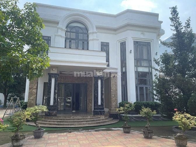 Bán biệt thự sân vườn 1905,5m ngay Tp Tân Uyên TPHCM 