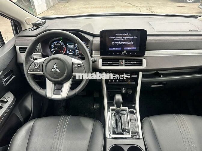 Mitsubishi Xpander Premium 2025 1.5L,màu trắng,3v7