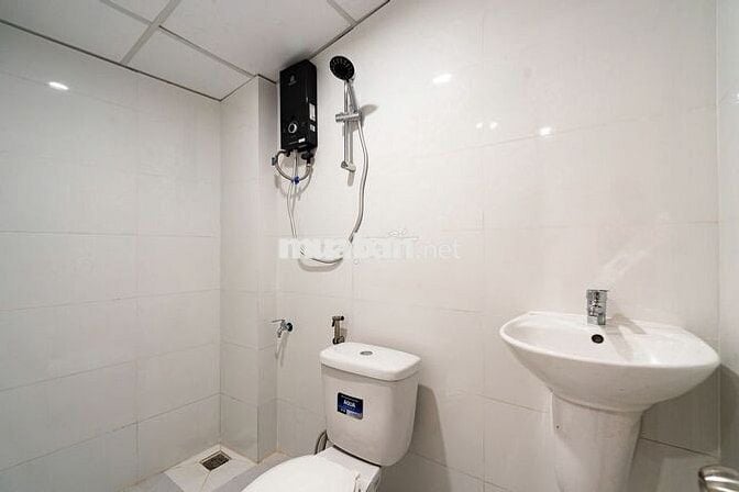 Cho thuê nhà tầng trệt và lầu 2 trong Chợ Bàn Cờ