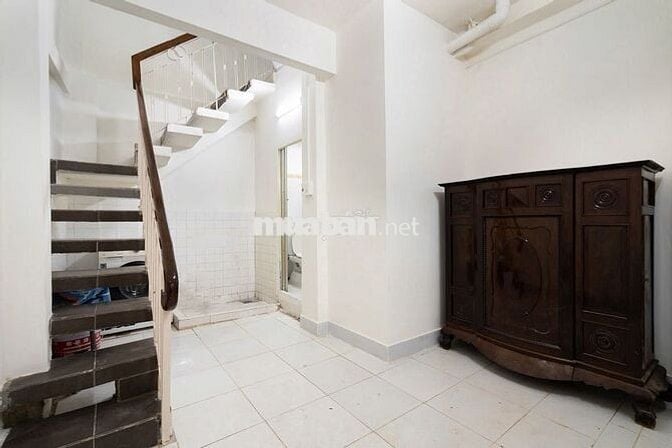 Cho thuê nhà tầng trệt và lầu 2 trong Chợ Bàn Cờ