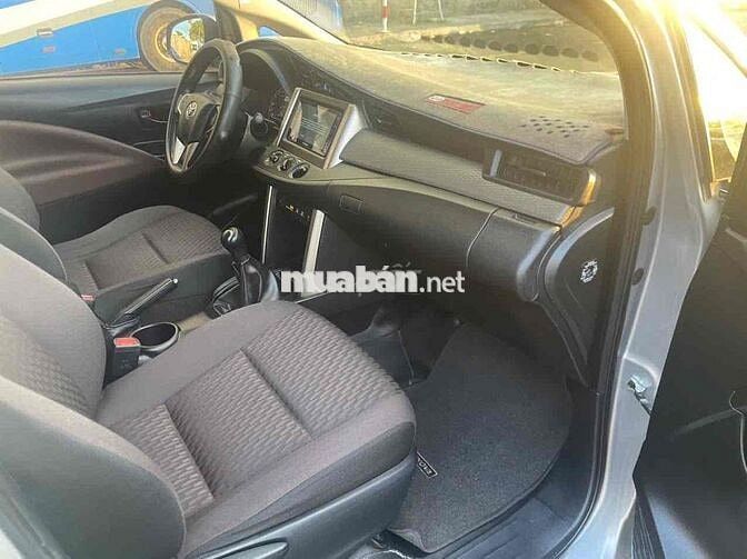 Toyota Innova Số sàn 125000 km Bạc
