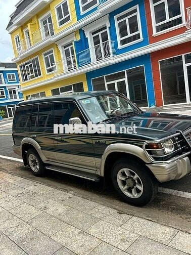 Mitsubishi Pajero 2002 Xanh rêu