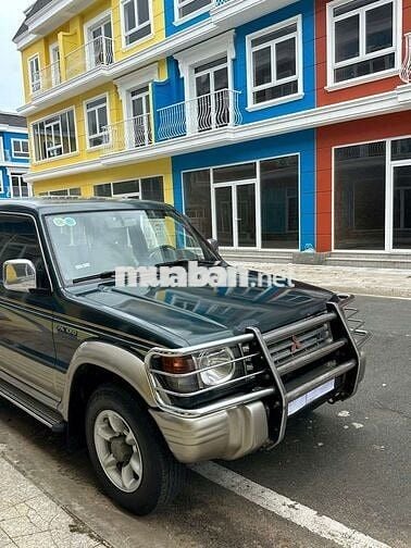 Mitsubishi Pajero 2002 Xanh rêu