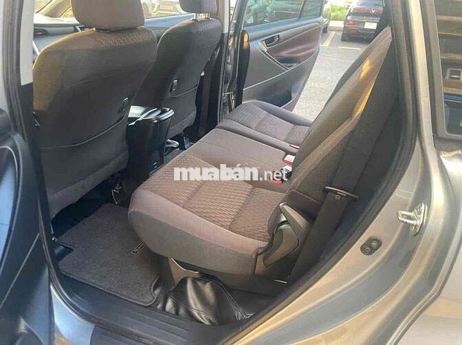 Toyota Innova Số sàn 125000 km Bạc