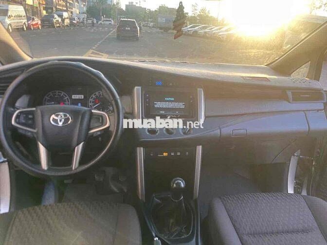 Toyota Innova Số sàn 125000 km Bạc