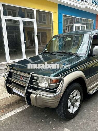 Mitsubishi Pajero 2002 Xanh rêu