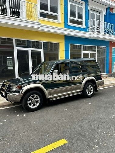 Mitsubishi Pajero 2002 Xanh rêu