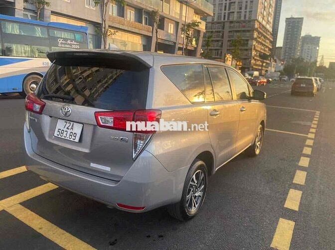 Toyota Innova Số sàn 125000 km Bạc