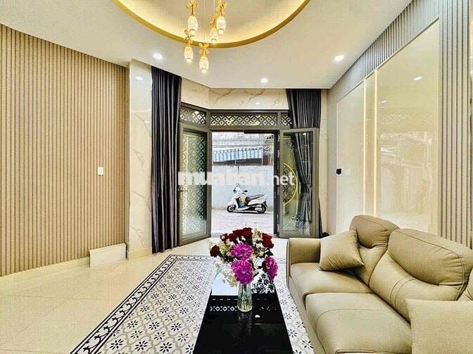 Chỉ: 8 Tỷ 550 - OTO ĐẬU CỬA LÊ QUANG ĐỊNH – P. Gia Định, Bình Thạnh –