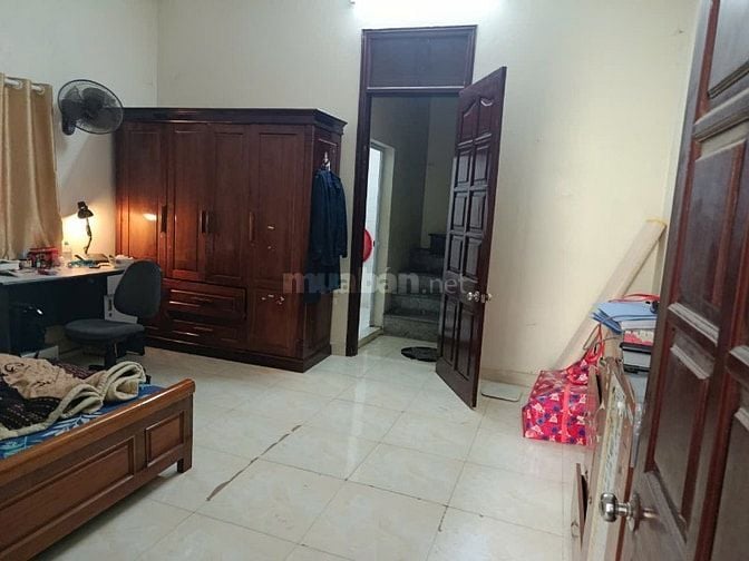 Cho thuê nhà 4 tầng ngõ 132 đường Cầu Giấy, Hà Nội