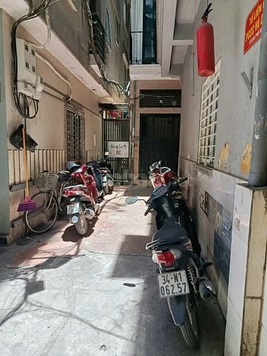 Cho thuê nhà 4 tầng ngõ 132 đường Cầu Giấy, Hà Nội