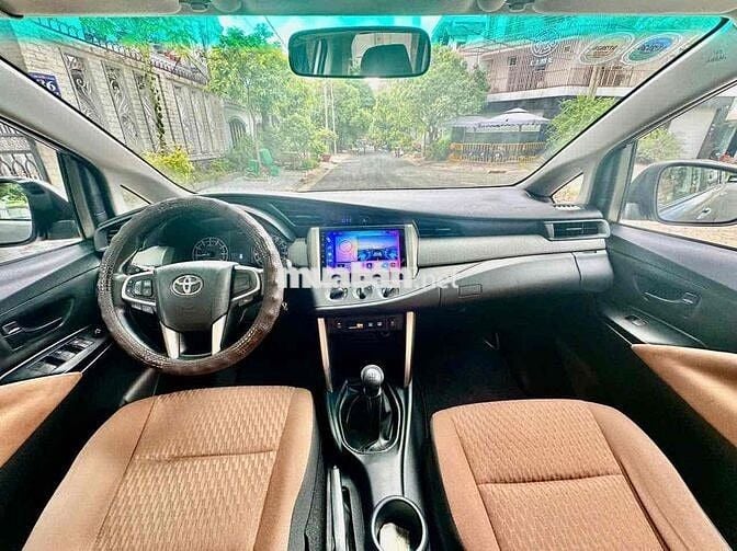 Toyota Innova E 2020 Số sàn Bạc 61.000km