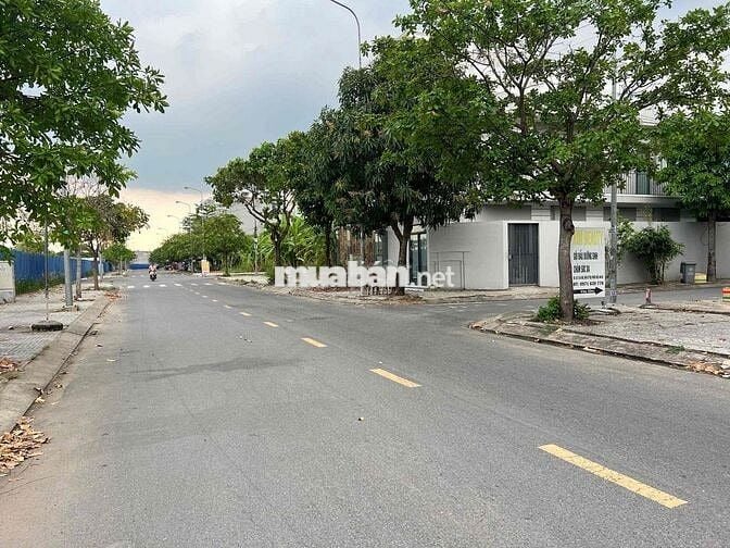 Nhà Góc 2 mặt tiền KDC Đào Sư Tích, Nhà Bè đẹp nhất khu Đào Sư Tích.