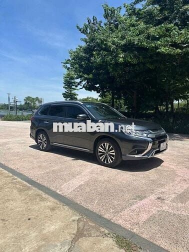 Mitsubishi Outlander CVT 7 chỗ Xám