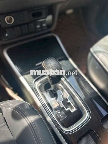 Mitsubishi Outlander CVT 7 chỗ Xám