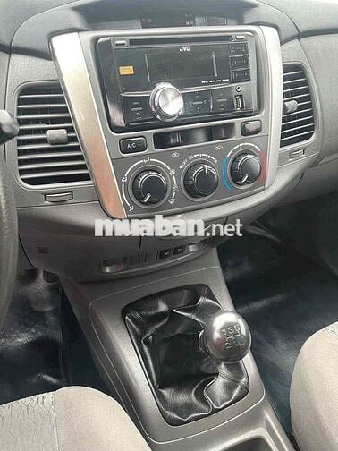 TOYOTA INNOVA 2.0E MT 2013 - MÀU BẠC