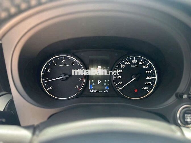 Mitsubishi Outlander CVT 7 chỗ Xám