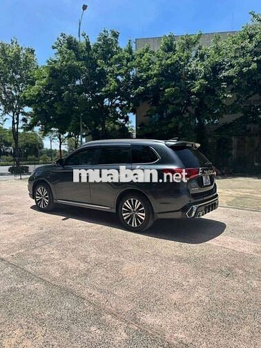Mitsubishi Outlander CVT 7 chỗ Xám
