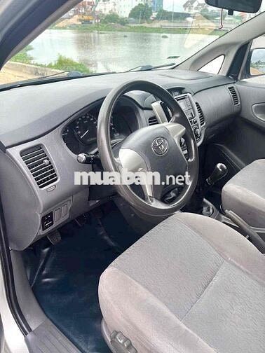 TOYOTA INNOVA 2.0E MT 2013 - MÀU BẠC