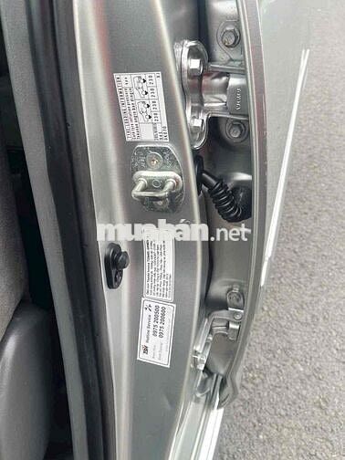 TOYOTA INNOVA 2.0E MT 2013 - MÀU BẠC