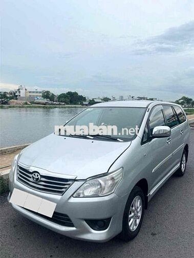 TOYOTA INNOVA 2.0E MT 2013 - MÀU BẠC