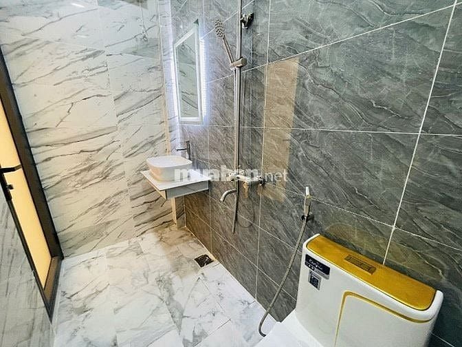 bán nhà Mặt TIỂN đường D5 20m DT 4mx21m (1trệt 4 lầu) 5PN 6WC.P25 Q.BT