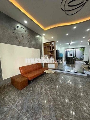 NHÀ KIỆT NGUYỄN HUY TƯỞNG - LIÊN CHIỂU 2 TẦNG XINH XẮN CÓ SÂN VƯ