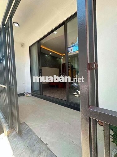 NHÀ KIỆT NGUYỄN HUY TƯỞNG - LIÊN CHIỂU 2 TẦNG XINH XẮN CÓ SÂN VƯ