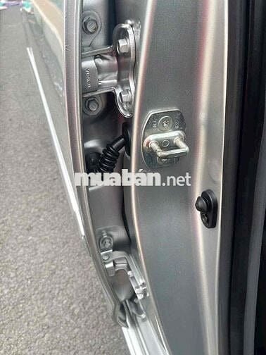TOYOTA INNOVA 2.0E MT 2013 - MÀU BẠC