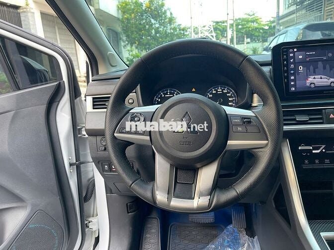 Mitsubishi Xpander Premium 2023 Trắng 6 vạn