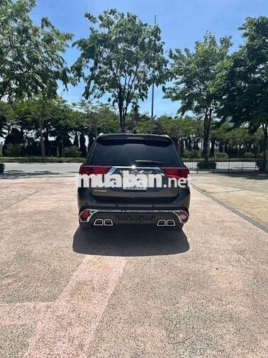 Mitsubishi Outlander CVT 7 chỗ Xám