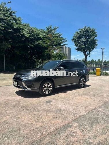 Mitsubishi Outlander CVT 7 chỗ Xám
