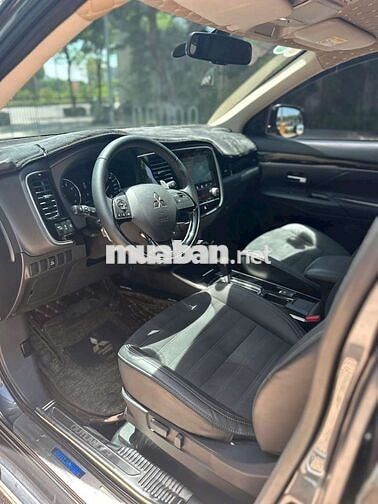 Mitsubishi Outlander CVT 7 chỗ Xám