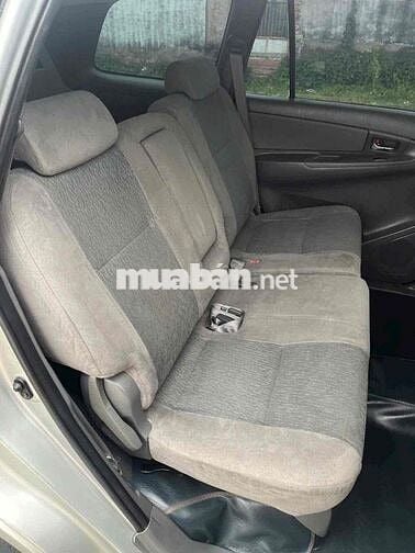 TOYOTA INNOVA 2.0E MT 2013 - MÀU BẠC