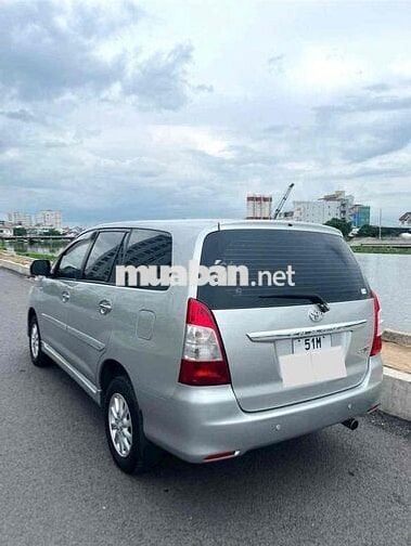 TOYOTA INNOVA 2.0E MT 2013 - MÀU BẠC