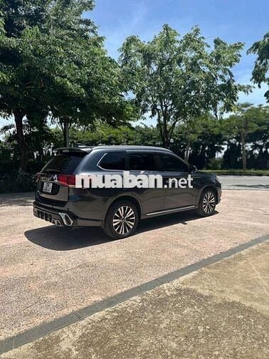 Mitsubishi Outlander CVT 7 chỗ Xám